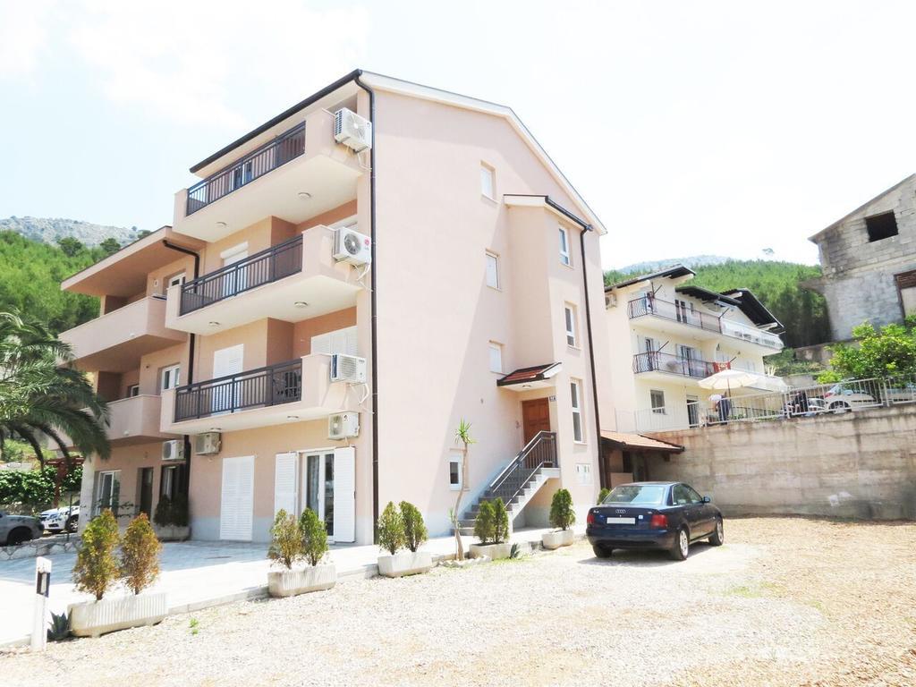 Apartments Ljubicic Подстрана Екстериор снимка