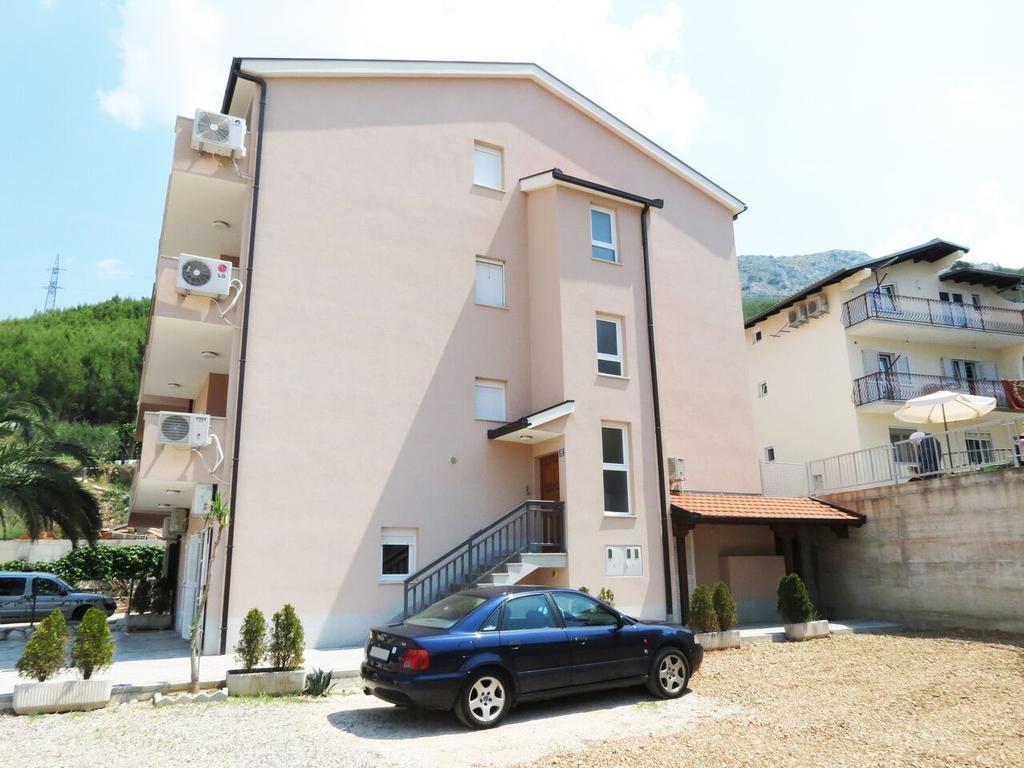 Apartments Ljubicic Подстрана Екстериор снимка