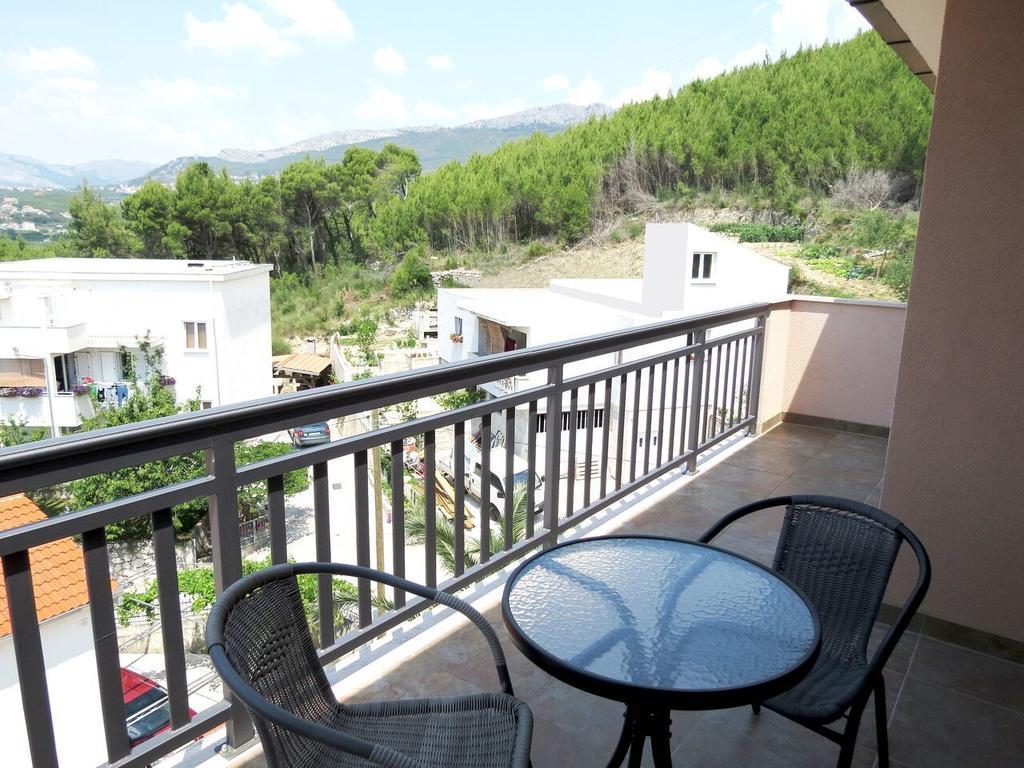 Apartments Ljubicic Подстрана Стая снимка