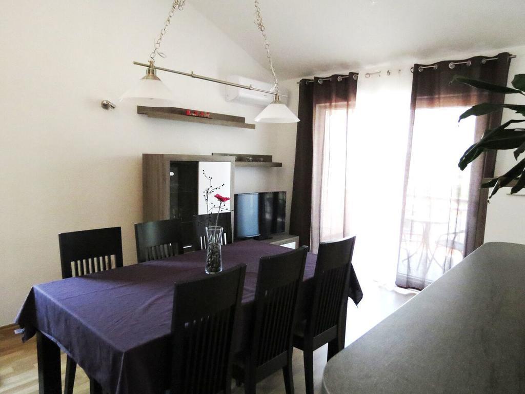 Apartments Ljubicic Подстрана Стая снимка