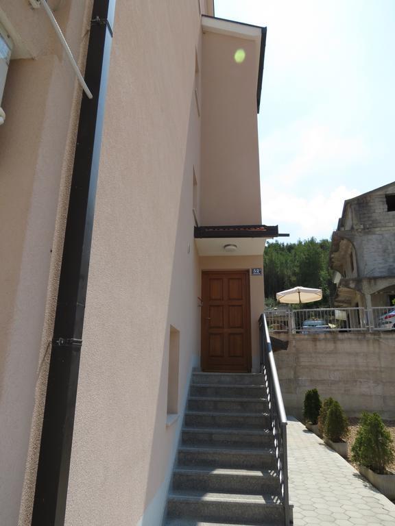 Apartments Ljubicic Подстрана Екстериор снимка