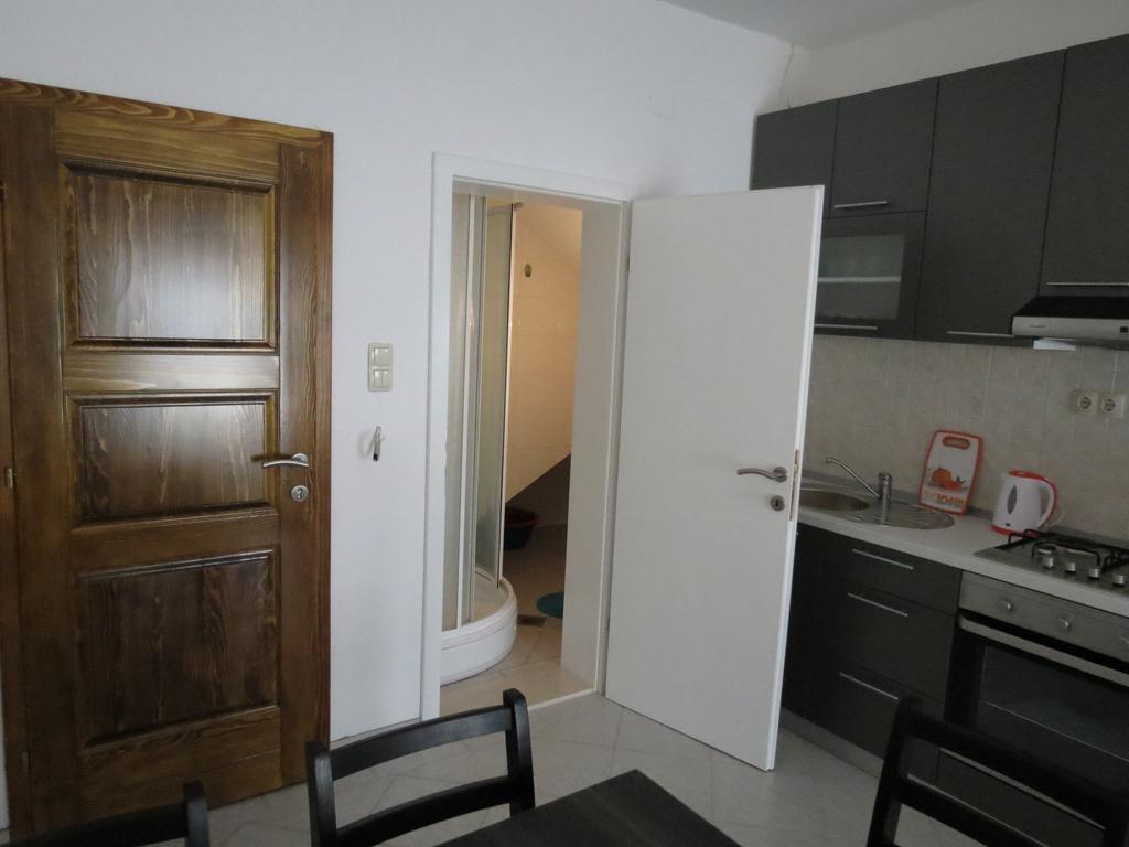Apartments Ljubicic Подстрана Стая снимка