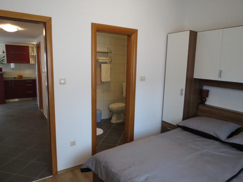 Apartments Ljubicic Подстрана Стая снимка