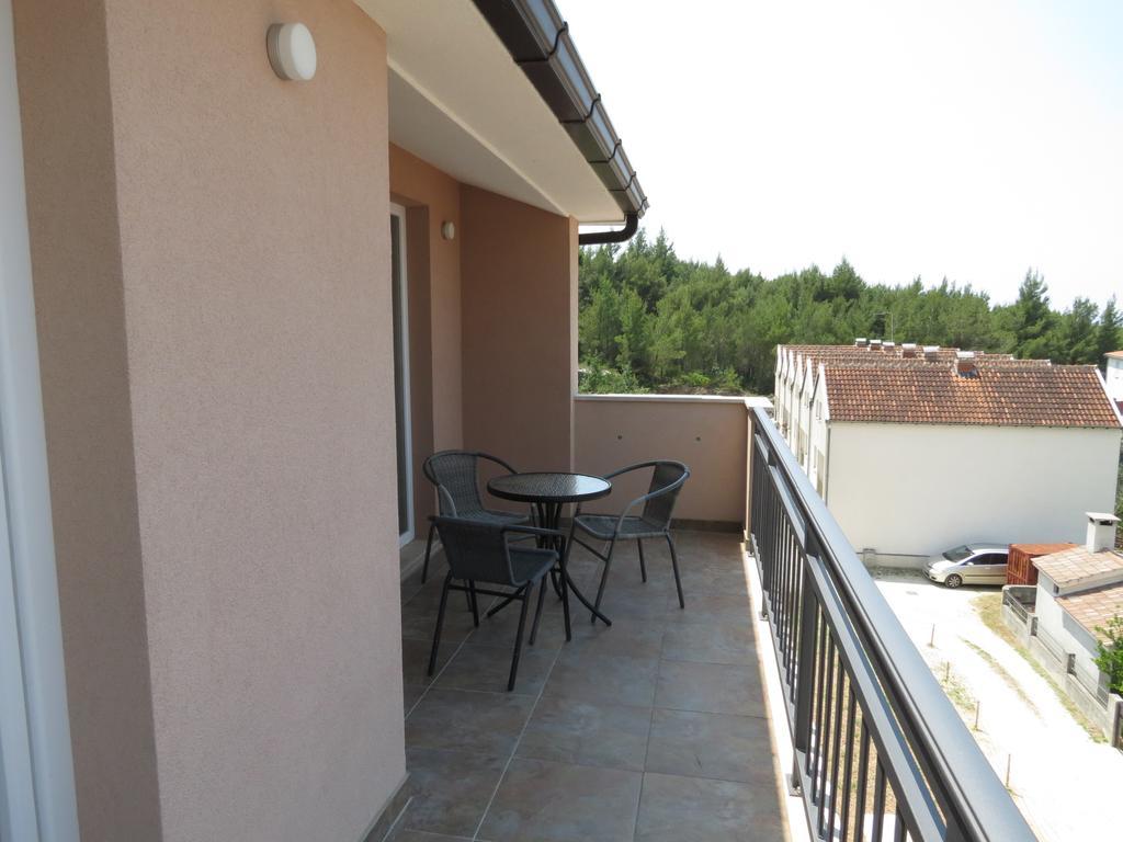 Apartments Ljubicic Подстрана Стая снимка