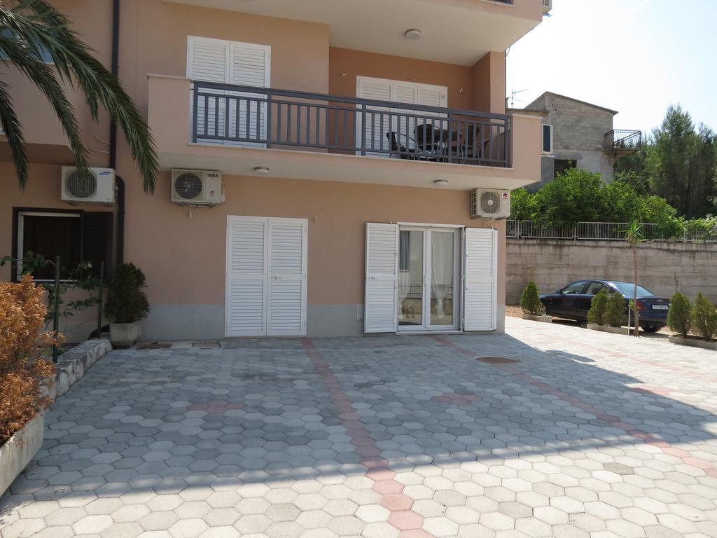 Apartments Ljubicic Подстрана Екстериор снимка