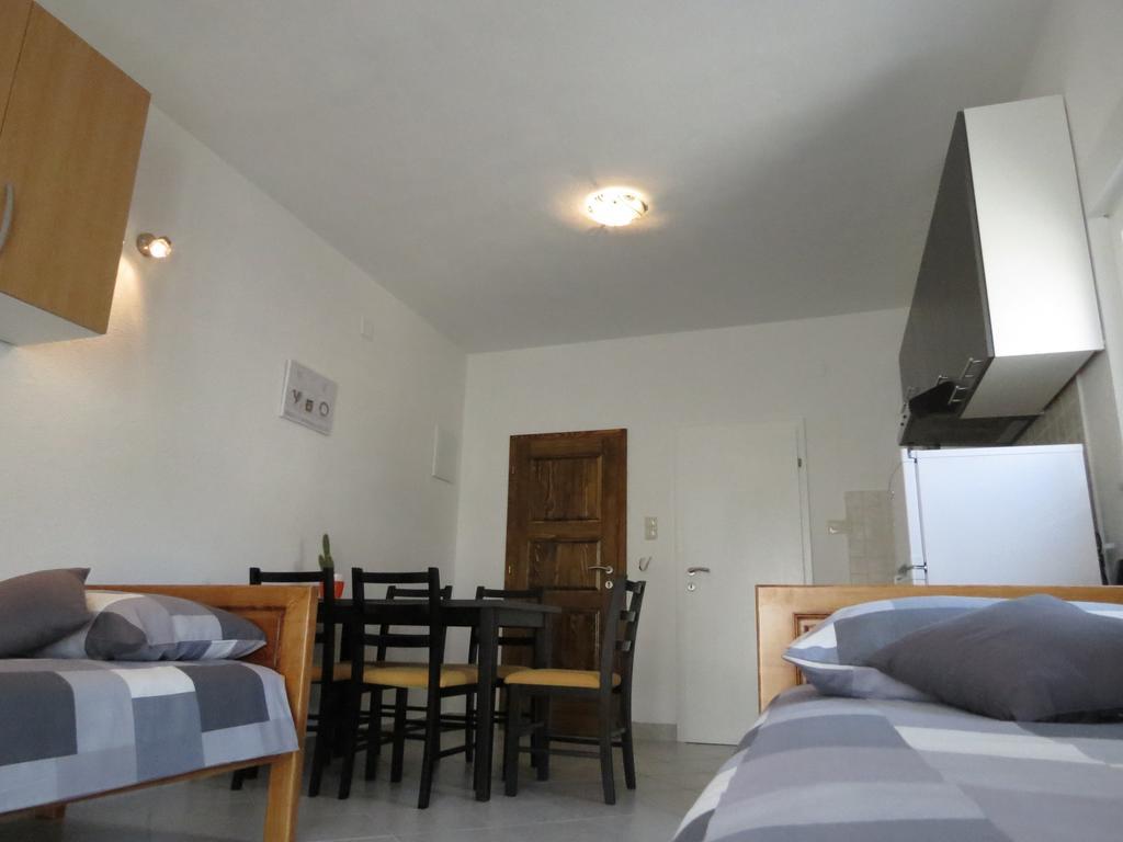 Apartments Ljubicic Подстрана Стая снимка