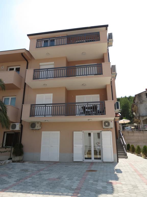 Apartments Ljubicic Подстрана Екстериор снимка