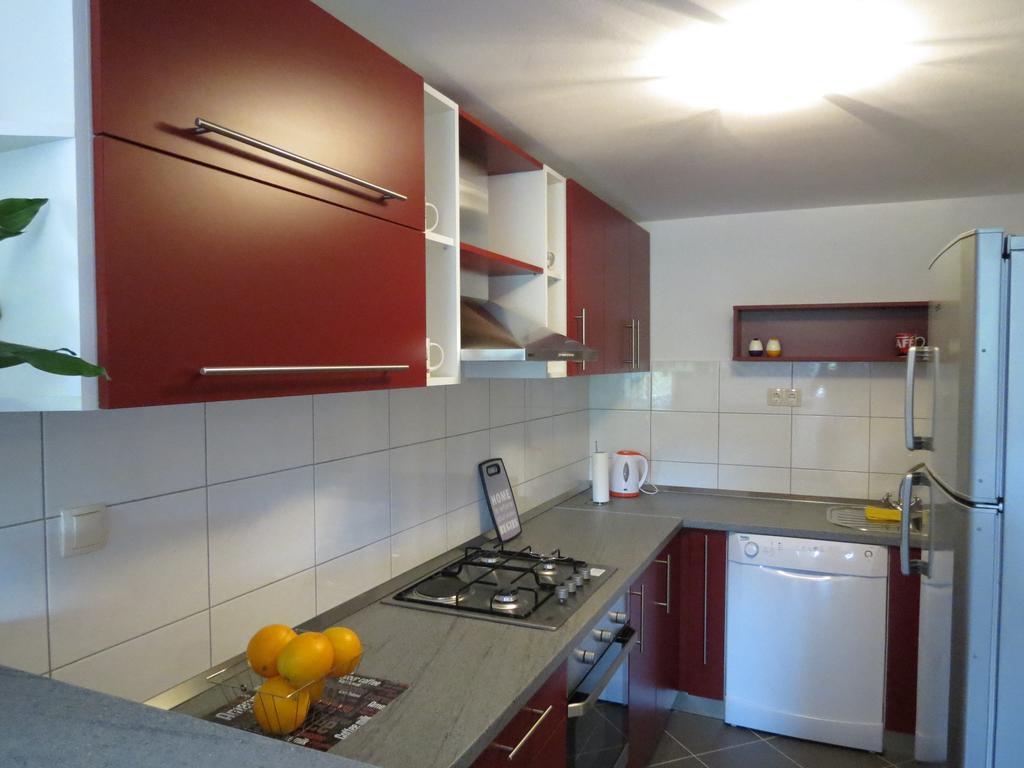 Apartments Ljubicic Подстрана Стая снимка