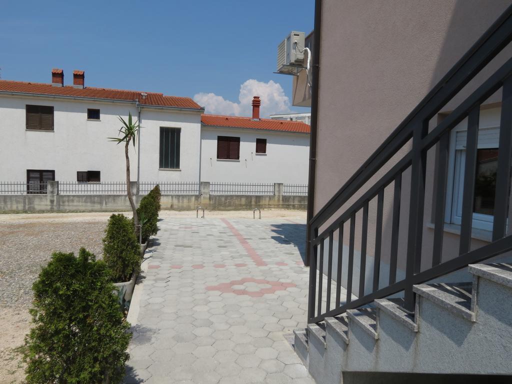 Apartments Ljubicic Подстрана Екстериор снимка